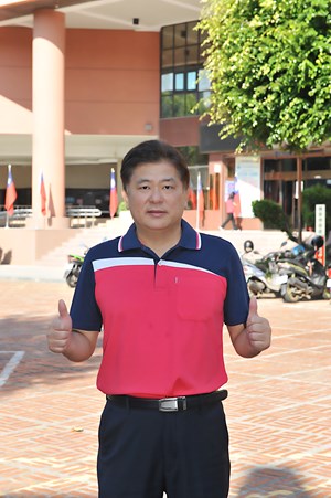 區長蔡慶生照片-攝於清水區公所前廣場.jpg