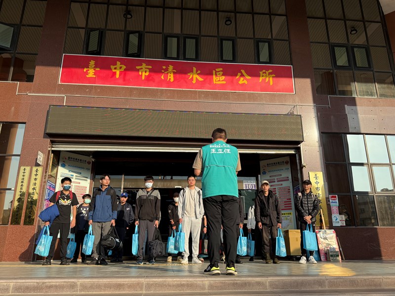 113年12月3日歡送清水區役男入營-陸訓0214梯次及替代役261梯次5 (9)