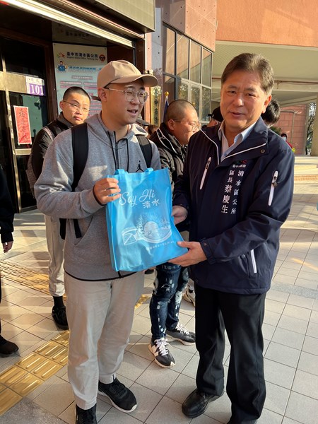 113年12月31日歡送清水區陸訓0217梯次役男入營 (13)