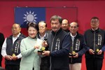 市長頒發績優區公所調解委員會獎座予本區調解會主席-1