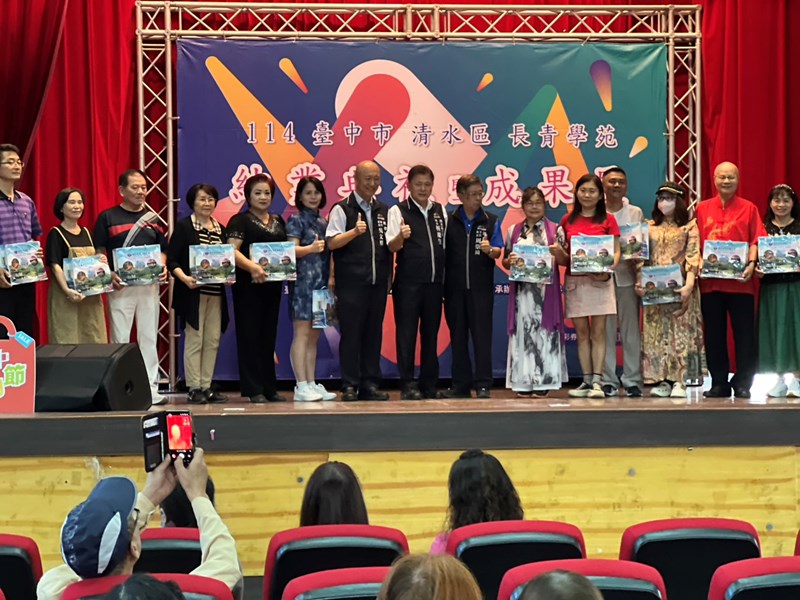 114年清水區長青學苑結業典禮暨成果展溫馨登場 (7)