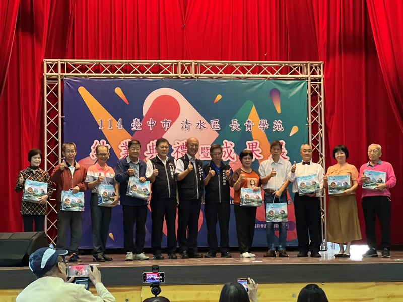114年清水區長青學苑結業典禮暨成果展溫馨登場 (8)