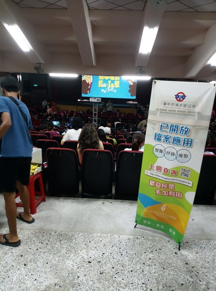 放置宣導旗於會場宣導-2